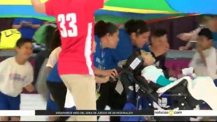 Estudiantes de educación especial participan en olimpiadas Pee Wee