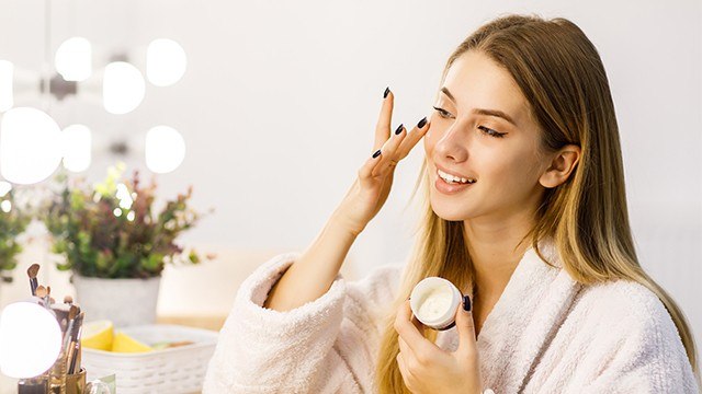 5 Manfaat Pemakaian Day Cream secara Rutin