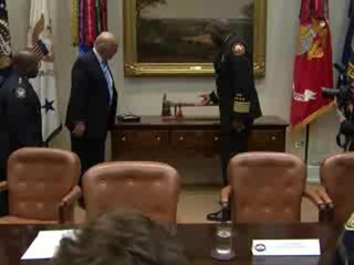 Trump recibe visitantes a Casa Blanca
