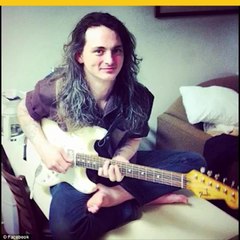 Músico se baña de combustible y se prende fuego en Facebook Live