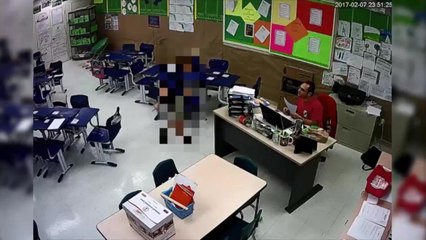 Maestro es descubierto besando a una estudiante