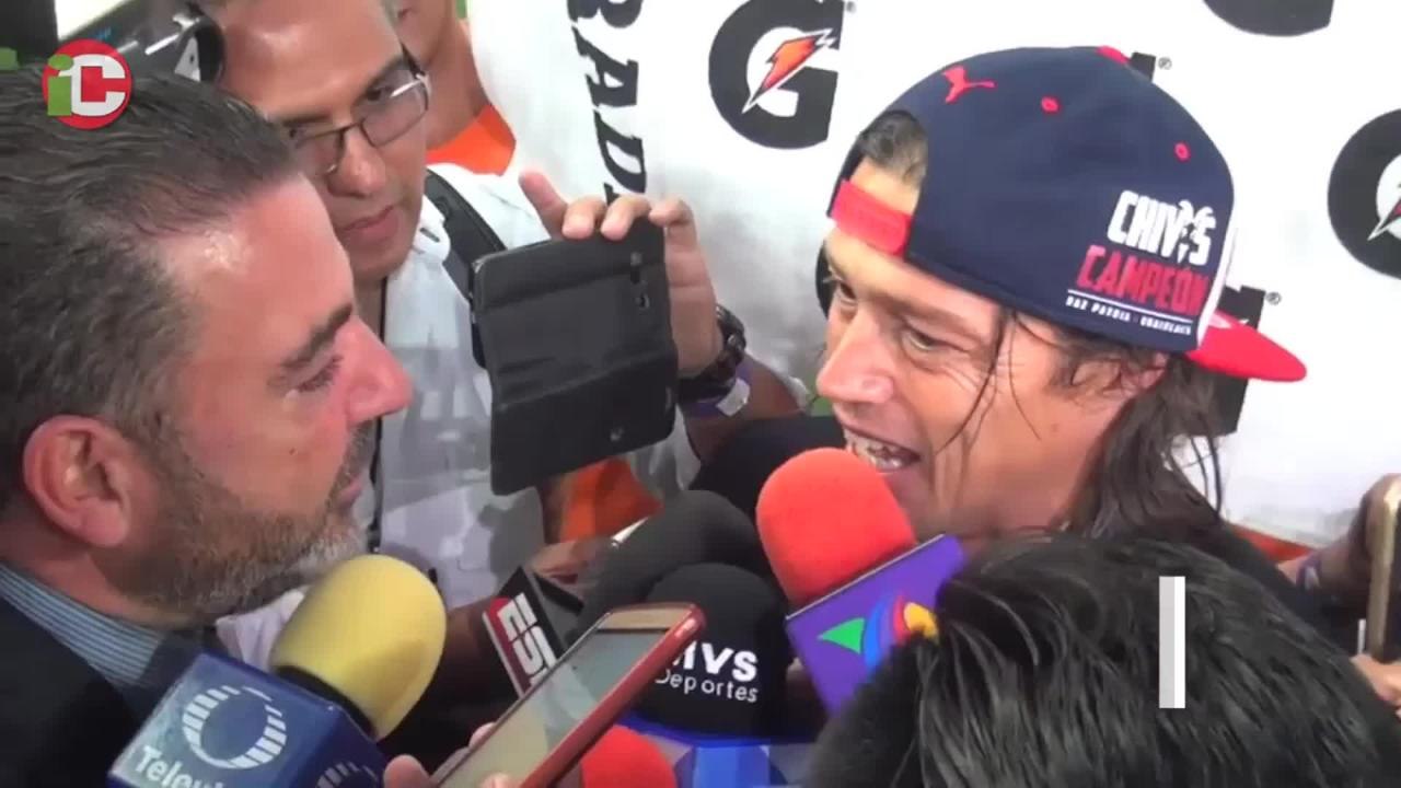 Promete Almeyda tatuarse escudo de Chivas