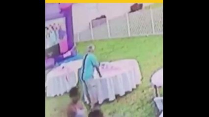 Hombre desconecta casa de brincos con niños dentro en Florida