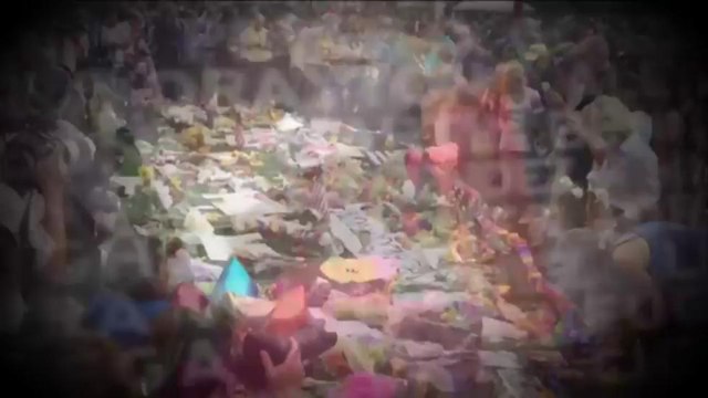 Amigos y familiares de las víctimas visitan la discoteca Pulse