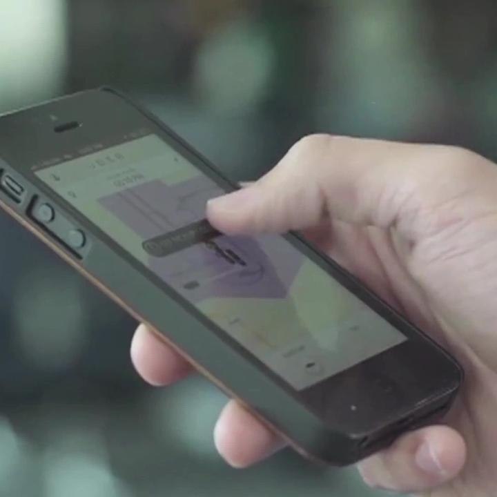 Multan a conductora hispana de Uber por no hablar inglés