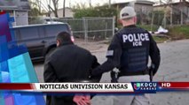 El secretario de Kansas, quien corre para la gubernatura: ‘indocumentados están gastando el dinero d