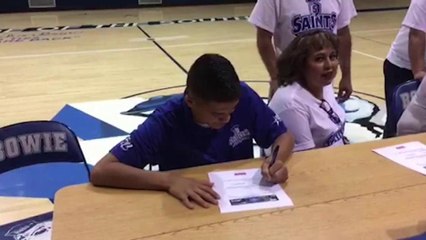 Dos estudiantes de Bowie se van a una universidad en San Antonio