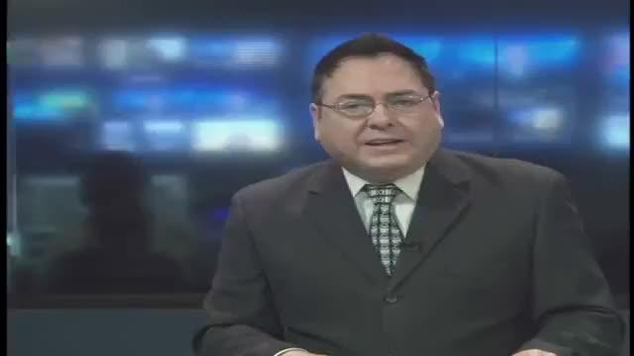 Policias acompañan a niños a realizar sus compras navideñas