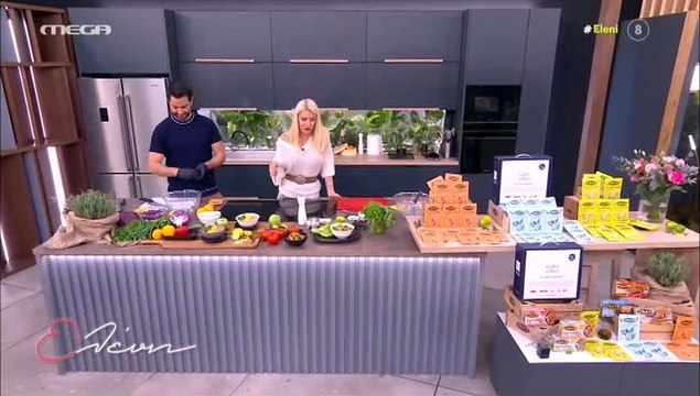 Ελένη Μενεγάκη: Μετά τις μακαρονάδες, αποκάλυψε τη νέα συνταγή που φτιάχνει στον Μάκη και στα παιδιά της!