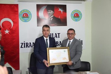 Vali Çağatay'a "Çiftçi Dostu Şeref Belgesi" verildi