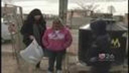 Apoyan a pareja de ancianos en Juarez