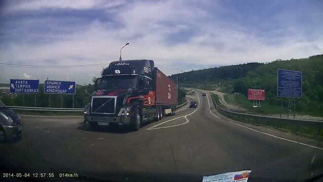 ДТП тягач Volvo со зверскими тормозами __Crash__ Volvo Truck with amazing brakes