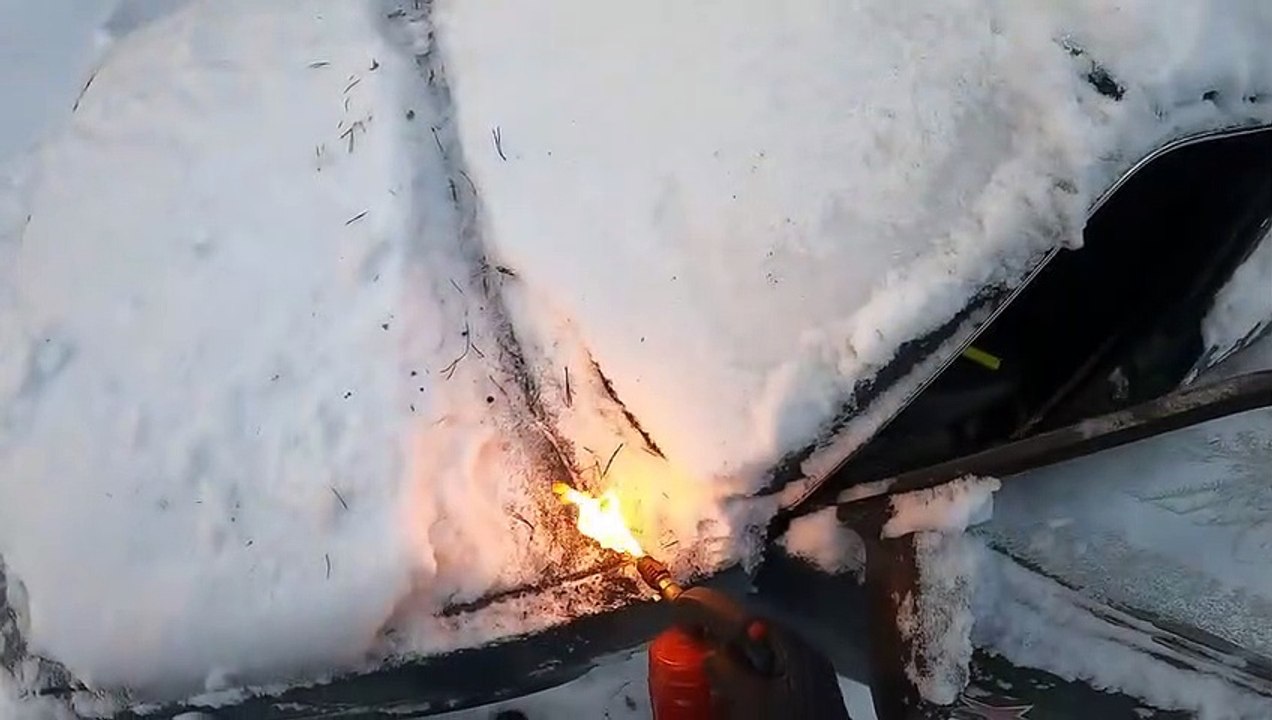 Lada VAZ 2104 Cold start attempt with five year old fuel