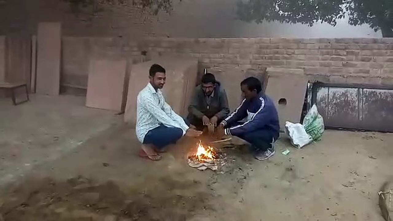 Weather News- बारिश से बढ़ी सर्दी, दिन के तापमा...