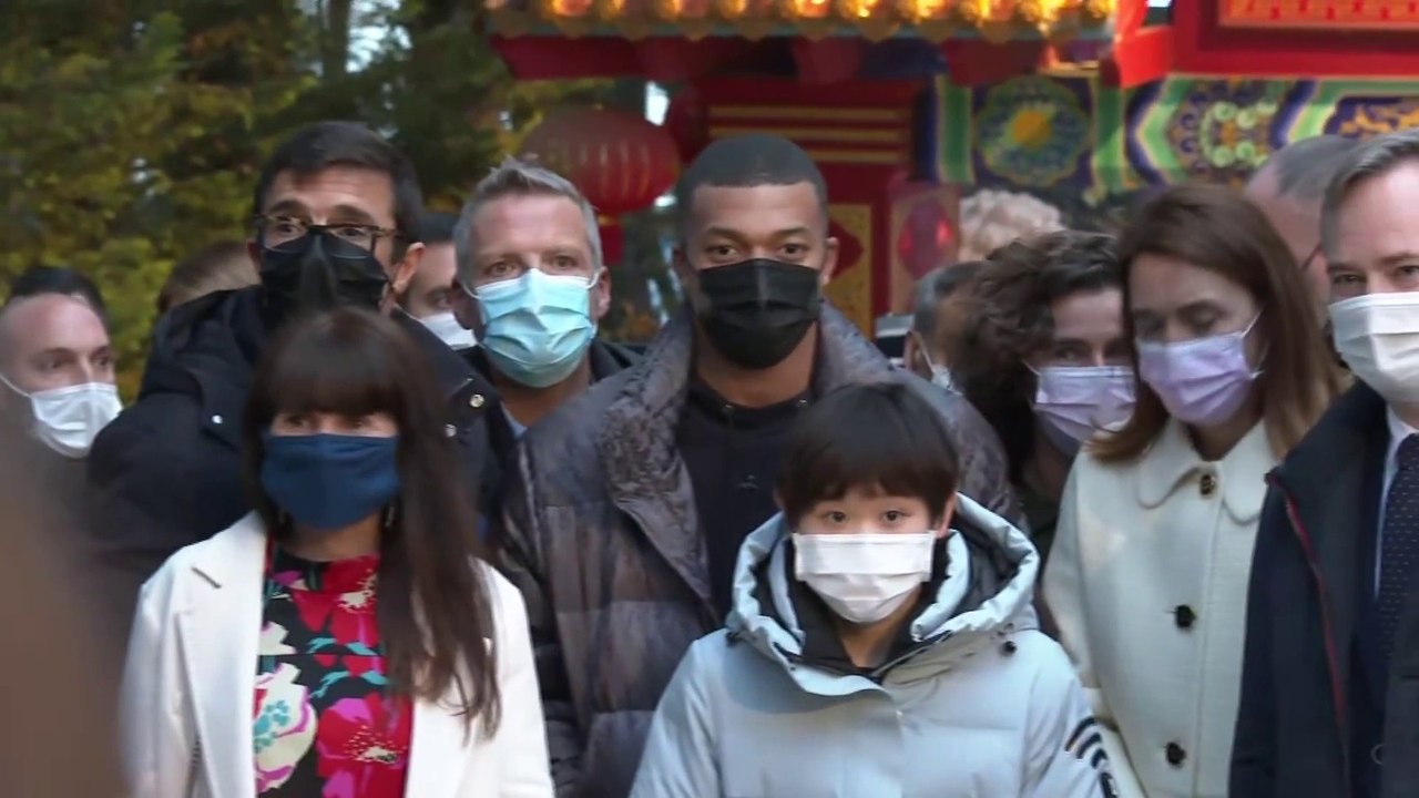 Les deux pandas du zoo de Beauval baptisés en présence de Kylian Mbappé
