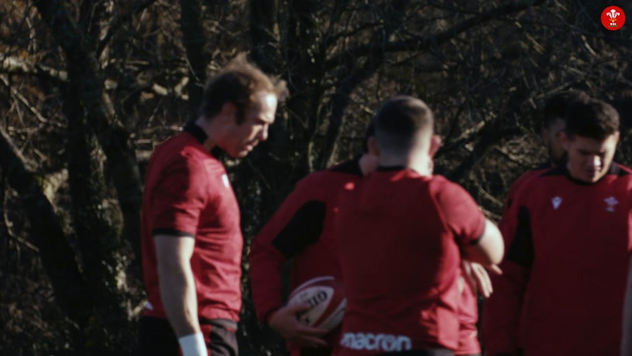 Wales v England captains run