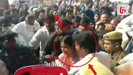 PM Modi की रैली में हंगामा हो गया_ महिला ने दिखाए काले झंडे _Modi Rally_ Yogi Rally