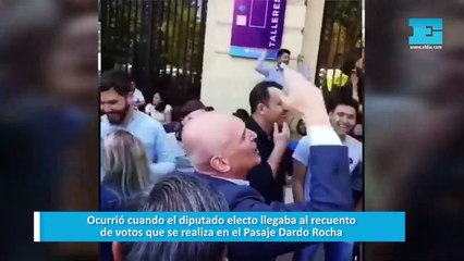 "¡Libertad!" vs "Junto a Néstor y Cristina": el cruce de Espert y los militantes de Todos en La Plata