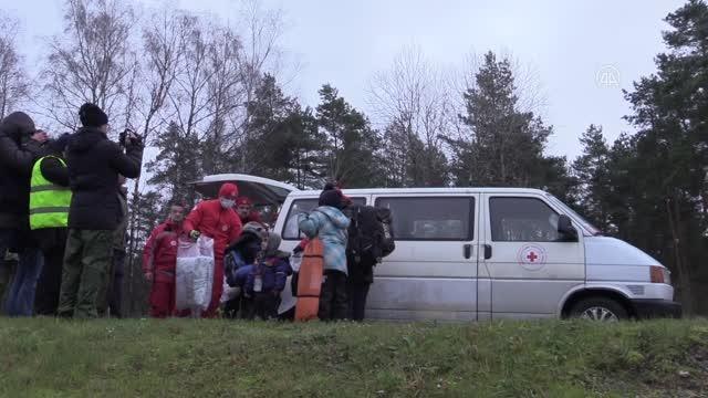 Göçmenler Belarus-Polonya sınırındaki kampı boşalttı (2)