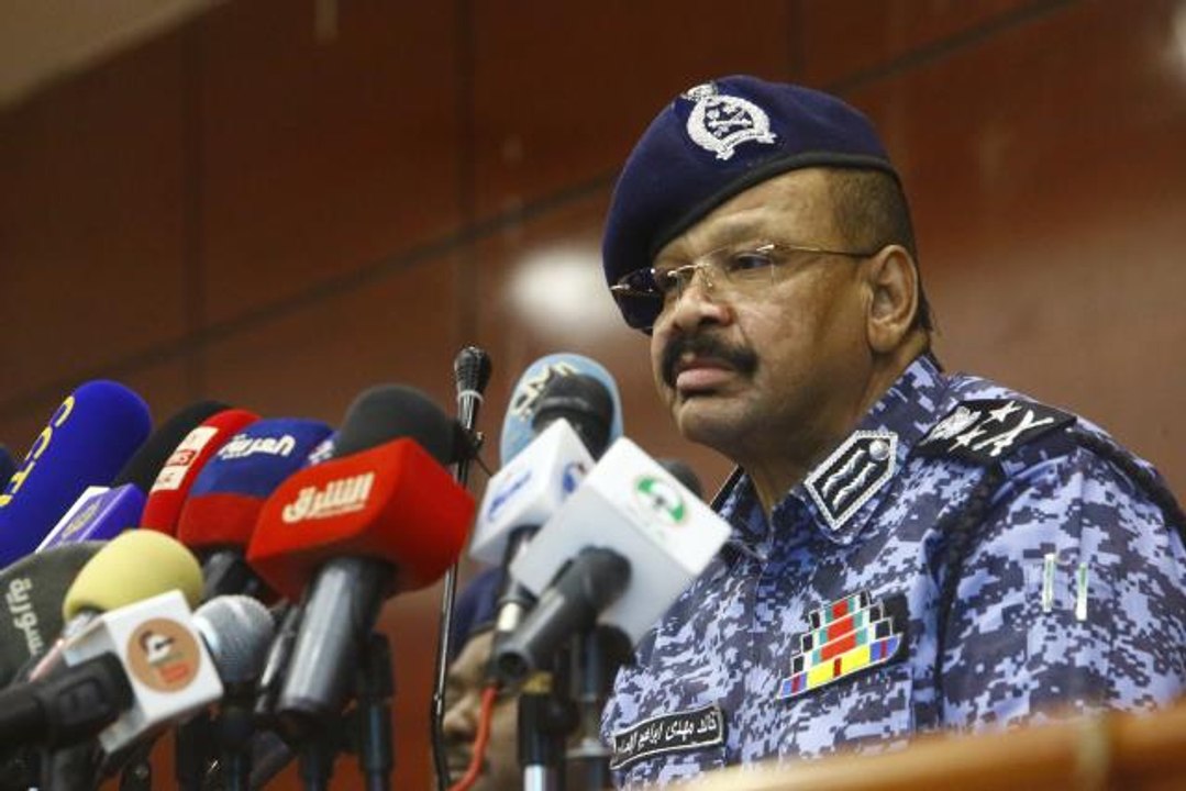 Son dakika haber... Sudan polisi, protestolara gerçek mermiyle müdahale ettiği iddialarını yalanladı