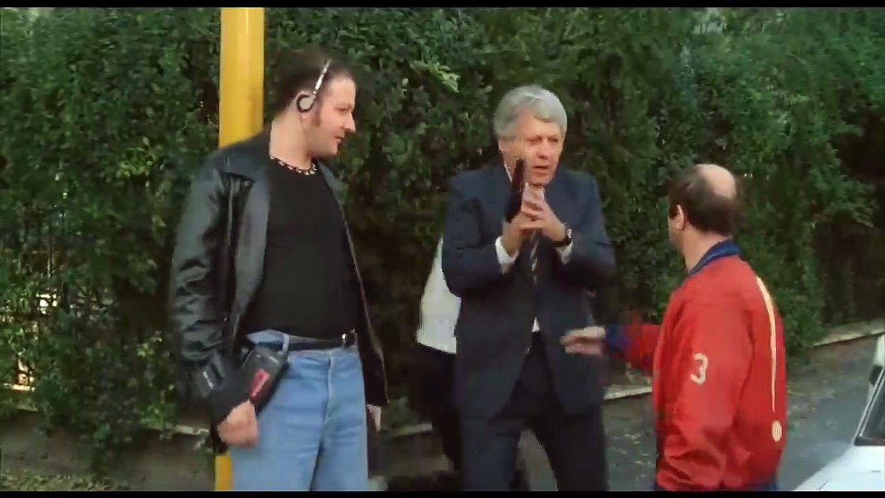 Paolo Villaggio scene migliori - Fracchia la belva umana 1981 - scena rapina in banca