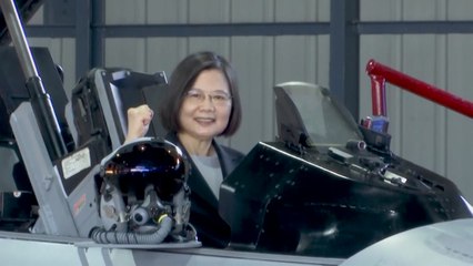 타이완, 미중정상회담 직후 최신 전투기 배치...총통이 직접 조종석 앉기도 / YTN