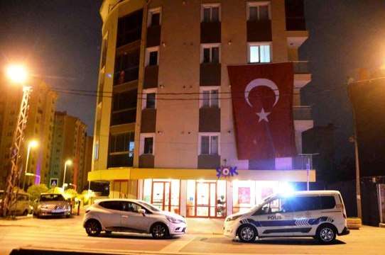 Son dakika haber... Şırnak'ta şehit olan askerin İstanbul'daki evine Türk bayrağı asıldı