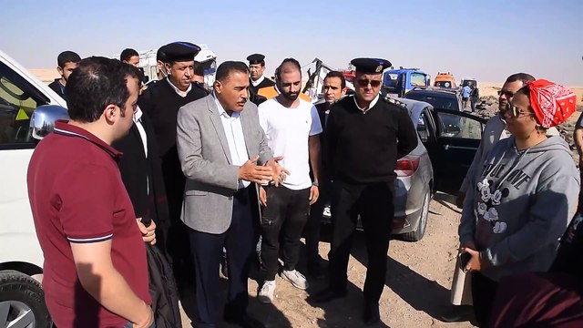 محافظ مطروح يتفقد موقع حادث طريق سيوة ويزور المصابين بالمستشفى العام