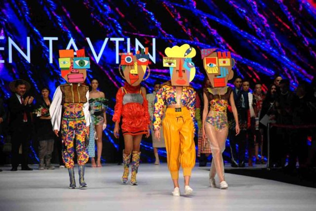EİB 15. Moda Tasarım Yarışması final defilesi n...