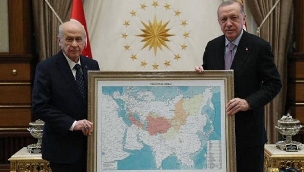 Erdoğan ve Bahçeli'nin poz verdiği "Türk Dünyası" haritası Rusya'dan sonra Yunanistan'ı da rahatsız etti
