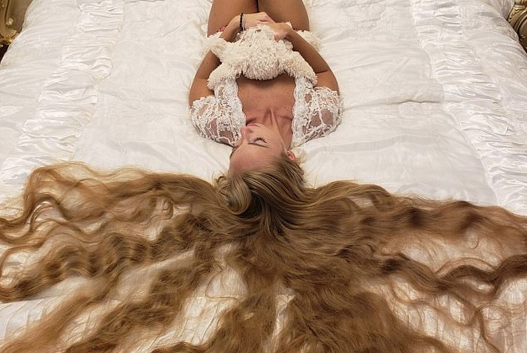 Elle ne s'est pas coupé les cheveux depuis l'âge de 5 ans. A 34 ans elle est magnifique...