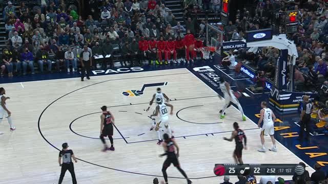 Whiteside denies easy Boucher dunk on the board