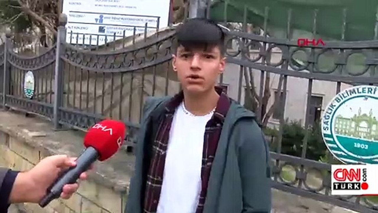 Duraktaki otobüse arkadan çarptı