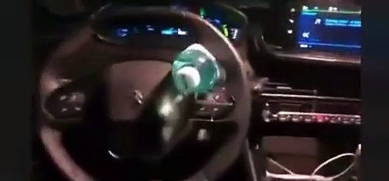 Une voiture en autopilot version wish ! LOL