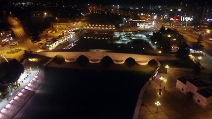 770 yıllık köprü kartpostallık görüntüler oluşturdu