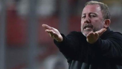 Sergen Yalçın'ın bu yüzünü görmemişlerdi! Futbolcular kaçacak delik aradı