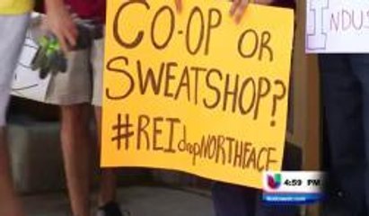 Estudiantes protestan practicas de tienda REI en Rockville, Maryland