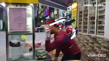 Nusret taklidi başını derde soktu! Vietnamlı noodle satıcısı gözaltına alındı