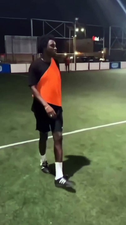 Sport: le prince du Faramareen Groupe étale ses talents de footballeur