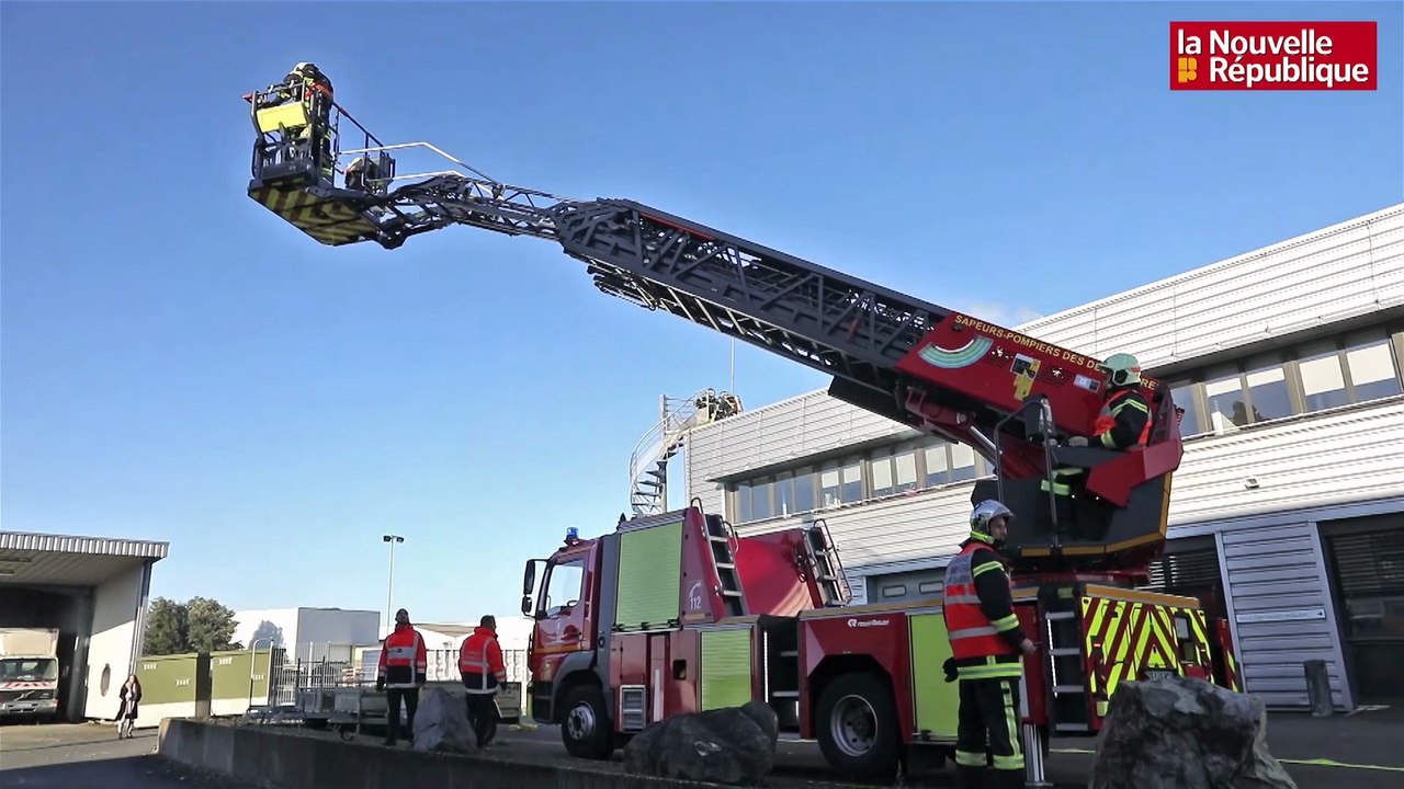 VIDEO. Niort : les pompiers en exercice incendie sur les toits de Gérédis