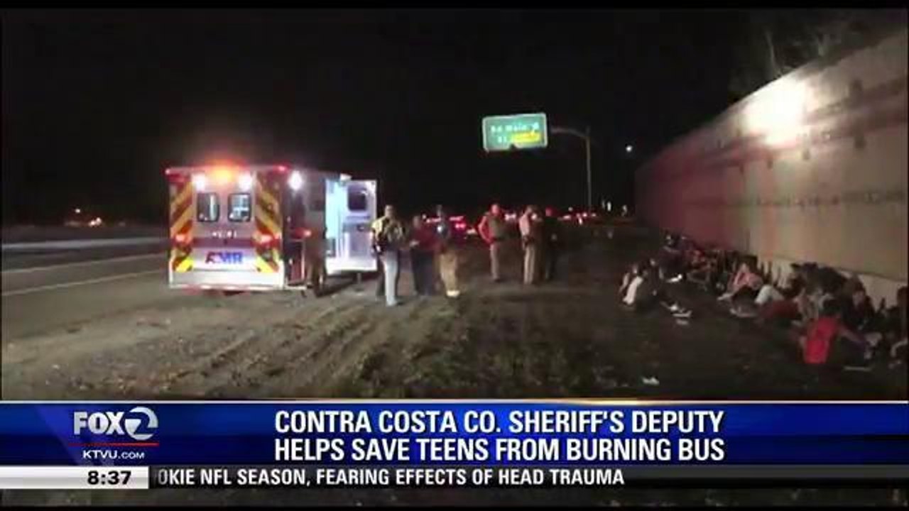 Sheriffs Deputy Risks Life to Save Teens From Burning Bus