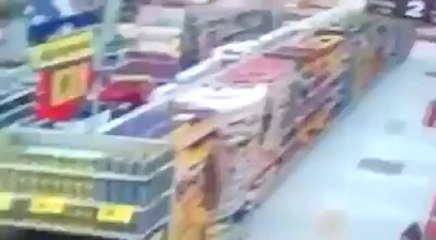 Productos se caen en Supermercado