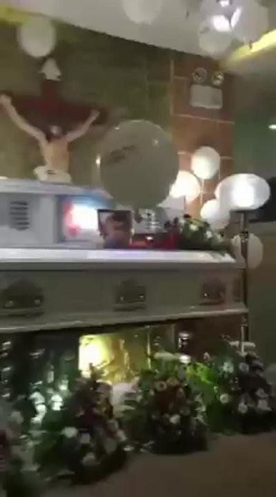 Pequeño se despide de su madre