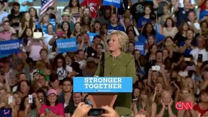 Más problemas de emails para Clinton