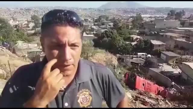 Mueren cuatro pasajeros y 55 quedan lesionados en volcadura en Tijuana