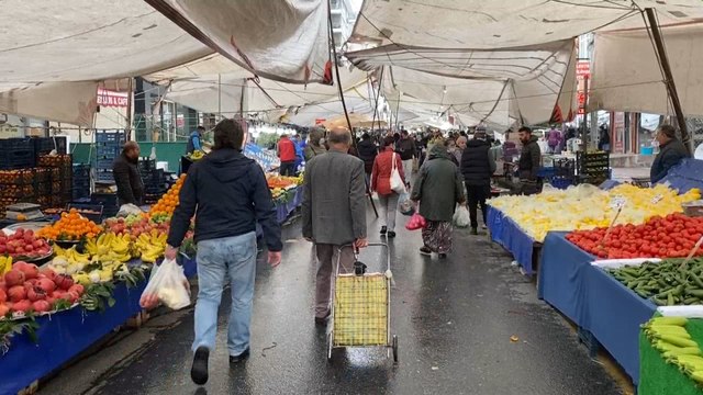 La lira turca cae un 5,8 % hasta nuevo mínimo tras bajar los tipos de interés