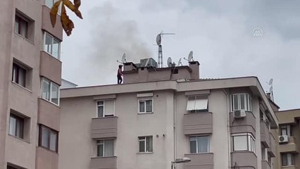 Son dakika haberleri: Lokantanın bacasından çatıya sıçrayan yangın söndürüldü