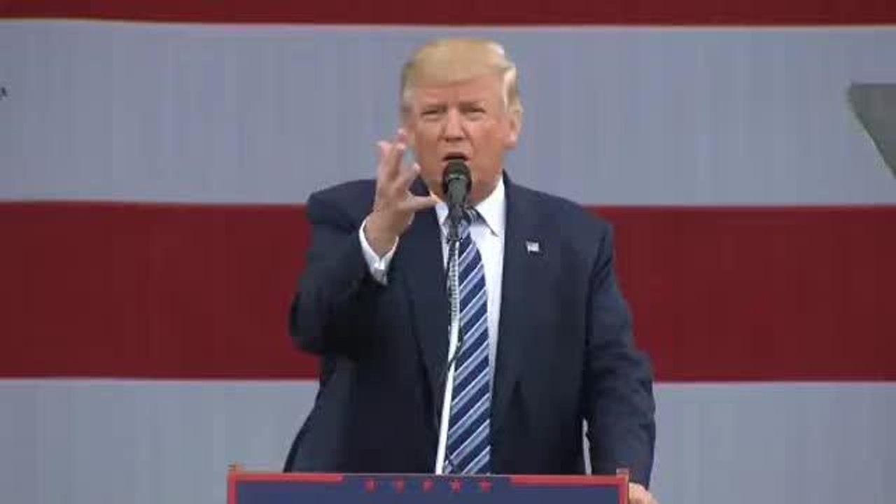 Trump se burla del físico de mujer que le acusa