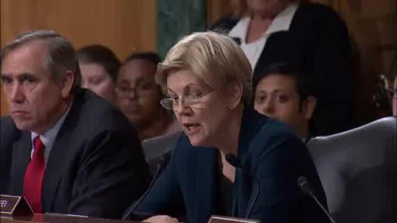 Warren fustiga a CEO de Wells Fargo