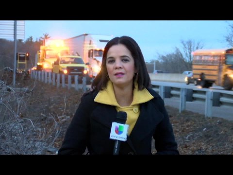 10 estudiantes heridos luego que autobús escolar se accidentara.avi